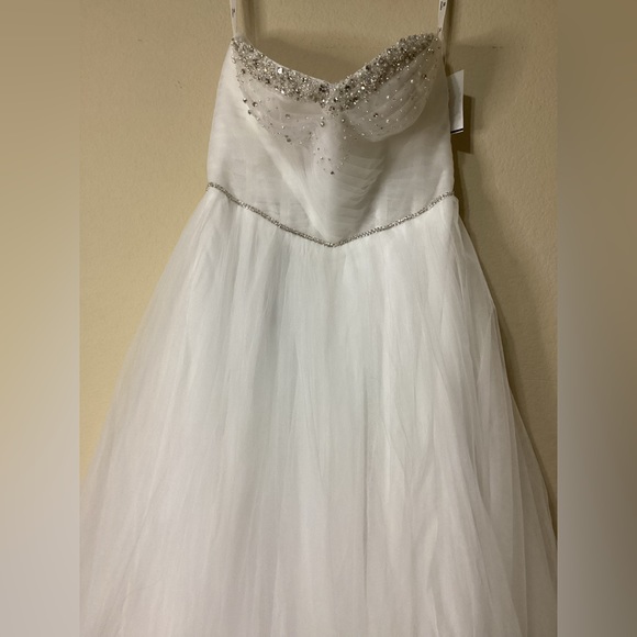 David’s Bridal Dress size 4 - Picture 4 of 11
